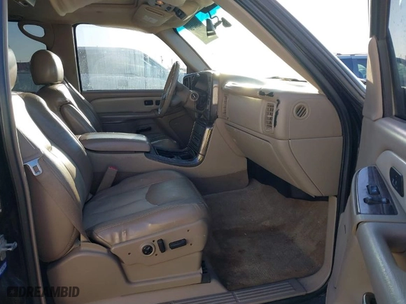 2005 GMC Yukon XL Denali with VIN 1GKFK66U75J167933, listed as a IAAI auction lot 41594728 with NaN miles. Bid and sale history available at carsss.com. Image 5.