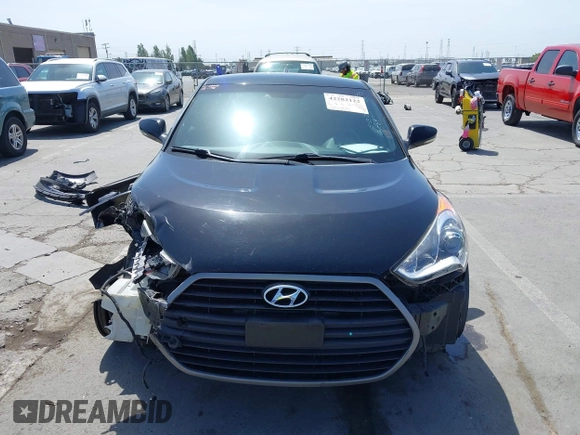 2016 Hyundai Veloster Turbo с VIN KMHTC6AE2GU288538, выставлен на аукционе IAAI как лот 42282122 с пробегом 83 231 миль миль и . История ставок и продаж доступна на DreamBid. Изображение 13.