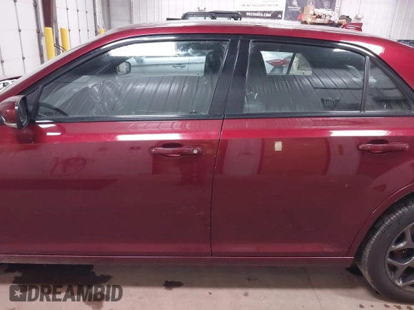 2018 Chrysler 300 S с VIN 2C3CCAGG5JH302401, выставлен на аукционе IAAI как лот 41493239 с пробегом 171 610 миль миль и . История ставок и продаж доступна на DreamBid. Изображение 15.
