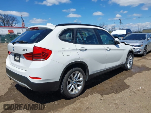 2015 BMW X1 xDrive28i with VIN WBAVL1C50FVY31341, listed as a IAAI auction lot 42048460 with 1 mi miles. Bid and sale history available at carsss.com. Image 4.