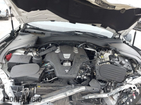 2017 Maserati Levante with VIN ZN661XUSXHX216080, listed as a IAAI auction lot 42024196 with 98,842 mi miles. Bid and sale history available at carsss.com. Image 10.