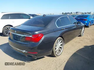 2013 BMW 7 Series 750Li xDrive z VIN WBAYF8C58DD141658, wystawiony jako IAAI lot #42327776 z przebiegiem 130 428 mil mil oraz . Historia ofert i sprzedaży dostępna na DreamBid. Obrazek 4.