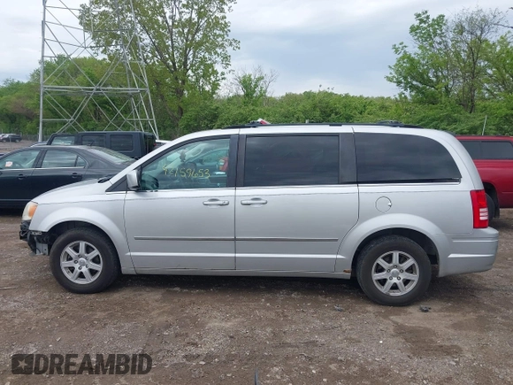 2010 Chrysler Town & Country Touring z VIN 2A4RR5D16AR305744, wystawiony jako IAAI lot #42159653 z przebiegiem 189 993 mil mil oraz . Historia ofert i sprzedaży dostępna na DreamBid. Obrazek 15.