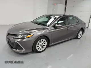 2023 Toyota Camry LE z VIN 4T1C11AK3PU823584, wystawiony jako Copart lot #68150264 z przebiegiem 30 035 mil mil oraz Czysty tytuł • Clean title. Historia ofert i sprzedaży dostępna na DreamBid. Obrazek 1.