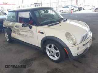 2003 MINI Hardtop z VIN WMWRC33433TE17405, wystawiony jako IAAI lot #42609980 z przebiegiem 170 351 mil mil oraz . Historia ofert i sprzedaży dostępna na DreamBid. Obrazek 1.