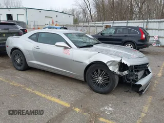 2012 Chevrolet Camaro 1LT z VIN 2G1FB1E31C9111186, wystawiony jako IAAI lot #41822827 z przebiegiem 106 001 mil mil oraz . Historia ofert i sprzedaży dostępna na DreamBid. Obrazek 1.