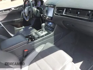 2013 Volkswagen Touareg Sport с VIN WVGEP9BP4DD013215, выставлен на аукционе IAAI как лот 42154801 с пробегом 159 556 миль миль и . История ставок и продаж доступна на DreamBid. Изображение 5.