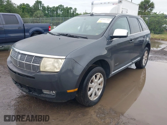 2007 Lincoln MKX with VIN 2LMDU68C07BJ23426, listed as a IAAI auction lot 41992268 with 182,856 mi miles. Bid and sale history available at carsss.com. Image 2.