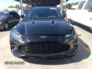 2022 Aston Martin DBX z VIN SD7VUJAW1NTV05151, wystawiony jako Copart lot #70043184 z przebiegiem 14 345 mil mil oraz Szkody całkowita. Historia ofert i sprzedaży dostępna na DreamBid. Obrazek 5.