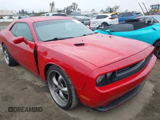 2012 Dodge Challenger SXT z VIN 2C3CDYAG2CH181232, wystawiony jako IAAI lot #41725909 z przebiegiem 126 270 mil mil oraz . Historia ofert i sprzedaży dostępna na DreamBid. Obrazek 1.
