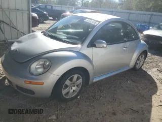 2007 Volkswagen New Beetle Coupe with VIN 3VWPW31C87M518305, listed as a Copart auction lot 42692435 with 245,978 mi miles and Salvage Title. Bid and sale history available at carsss.com. Image 1.