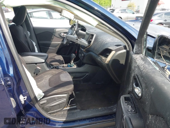 2015 Jeep Cherokee Latitude with VIN 1C4PJLCB5FW694359, listed as a IAAI auction lot 41934213 with 117,723 mi miles and . Bid and sale history available at DreamBid. Image 5.