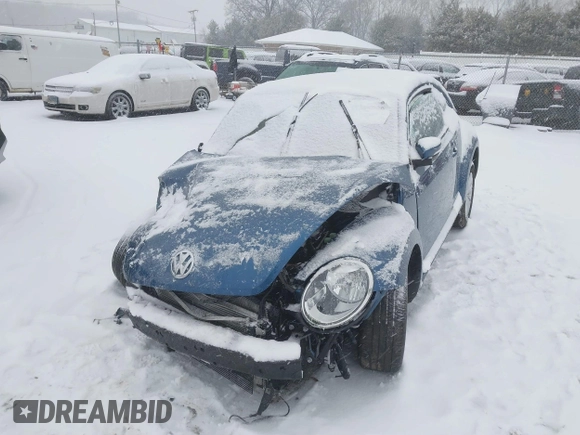 2019 Volkswagen Beetle S с VIN 3VWFD7ATXKM719544, выставлен на аукционе IAAI как лот 41565506 с пробегом 21 734 миль миль и . История ставок и продаж доступна на DreamBid. Изображение 2.