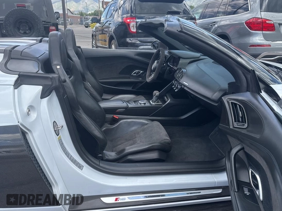 2021 Audi R8 Spyder performance z VIN WUA4BCFX5M7901463, wystawiony jako Copart lot #58416835 z przebiegiem 16 766 mil mil oraz Szkoda całkowita • Salvage title. Historia ofert i sprzedaży dostępna na DreamBid. Obrazek 5.
