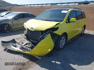 2017 Toyota Sienna LE Auto Access Seat с VIN 5TDKZ3DCXHS862073, выставлен на аукционе IAAI как лот 42328653 с пробегом 183 126 миль миль и . История ставок и продаж доступна на DreamBid. Изображение 17.