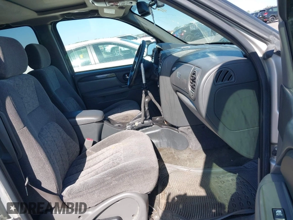 2004 GMC Envoy SLT z VIN 1GKDT13S642449872, wystawiony jako IAAI lot #42236157 z przebiegiem 205 194 mil mil oraz . Historia ofert i sprzedaży dostępna na DreamBid. Obrazek 5.