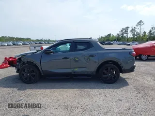 2023 Hyundai Santa Cruz Night Edition z VIN 5NTJCDAF0PH054192, wystawiony jako IAAI lot #40734723 z przebiegiem 9 700 mil mil oraz . Historia ofert i sprzedaży dostępna na DreamBid. Obrazek 15.