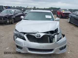 2011 Toyota Camry LE z VIN 4T1BF3EK9BU748210, wystawiony jako IAAI lot #42288534 z przebiegiem 141 208 mil mil oraz . Historia ofert i sprzedaży dostępna na DreamBid. Obrazek 12.