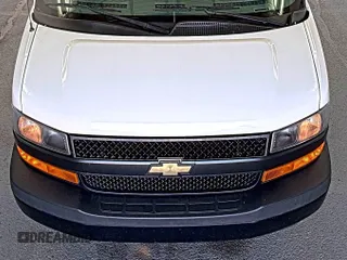 2020 Chevrolet Express Cargo z VIN 1GCWGAFG9L1253235, wystawiony jako IAAI lot #42580142 z przebiegiem 77 857 mil mil oraz . Historia ofert i sprzedaży dostępna na DreamBid. Obrazek 31.