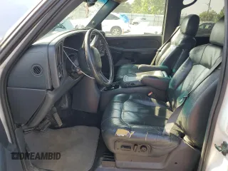 2002 GMC Sierra 1500HD SLE z VIN 1GTGC13U22F117864, wystawiony jako Copart lot #60396074 z przebiegiem Nie podano mil oraz Szkody całkowita. Historia ofert i sprzedaży dostępna na DreamBid. Obrazek 7.