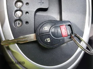 2013 Nissan Juke SV z VIN JN8AF5MRXDT200563, wystawiony jako IAAI lot #42367323 z przebiegiem 155 805 mil mil oraz . Historia ofert i sprzedaży dostępna na DreamBid. Obrazek 11.