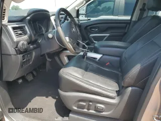 2017 Nissan Titan SV z VIN 1N6AA1E68HN500682, wystawiony jako Copart lot #57562415 z przebiegiem 185 539 mil mil oraz Szkoda całkowita • Salvage title. Historia ofert i sprzedaży dostępna na DreamBid. Obrazek 7.