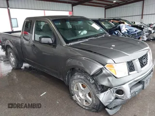 2008 Nissan Frontier SE z VIN 1N6AD06U78C444521, wystawiony jako IAAI lot #42177645 z przebiegiem 122 198 mil mil oraz . Historia ofert i sprzedaży dostępna na DreamBid. Obrazek 1.