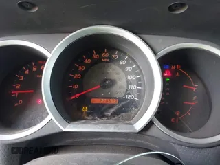 2008 Toyota Tacoma z VIN 5TEUU42N28Z563570, wystawiony jako IAAI lot #42193035 z przebiegiem 226 673 mil mil oraz . Historia ofert i sprzedaży dostępna na DreamBid. Obrazek 7.