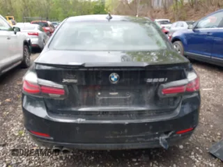 2013 BMW 3 Series 328i xDrive z VIN WBA3B3C5XDF532307, wystawiony jako IAAI lot #42192872 z przebiegiem 177 499 mil mil oraz . Historia ofert i sprzedaży dostępna na DreamBid. Obrazek 16.