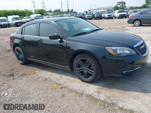 2014 Chrysler 200 Limited z VIN 1C3CCBCG7EN186773, wystawiony jako IAAI lot #42472463 z przebiegiem 131 327 mil mil oraz . Historia ofert i sprzedaży dostępna na DreamBid. Obrazek 1.