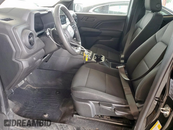 2024 Chevrolet Colorado 2WD Work Truck z VIN 1GCGSBEC3R1226273, wystawiony jako Copart lot #58894615 z przebiegiem 19 067 mil mil oraz Czysty tytuł • Clean title. Historia ofert i sprzedaży dostępna na DreamBid. Obrazek 7.
