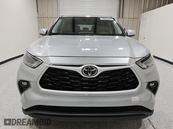 2023 Toyota Highlander L z VIN 5TDKDRAHXPS505296, wystawiony jako Copart lot #55535035 z przebiegiem 42 600 mil mil oraz Czysty tytuł • Clean title. Historia ofert i sprzedaży dostępna na DreamBid. Obrazek 5.