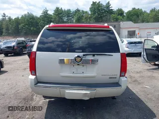 2013 Cadillac Escalade ESV Luxury с VIN 1GYS4HEF1DR228321, выставлен на аукционе IAAI как лот 42536138 с пробегом 160 957 миль миль и . История ставок и продаж доступна на DreamBid. Изображение 17.