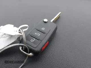 2013 Volkswagen Passat SE z VIN 1VWBN7A34DC109784, wystawiony jako IAAI lot #42302931 z przebiegiem 137 009 mil mil oraz . Historia ofert i sprzedaży dostępna na DreamBid. Obrazek 11.