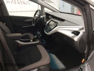 2021 Chevrolet Bolt EV LT z VIN 1G1FY6S00M4102263, wystawiony jako IAAI lot #40242852 z przebiegiem 36 467 mil mil oraz . Historia ofert i sprzedaży dostępna na DreamBid. Obrazek 5.