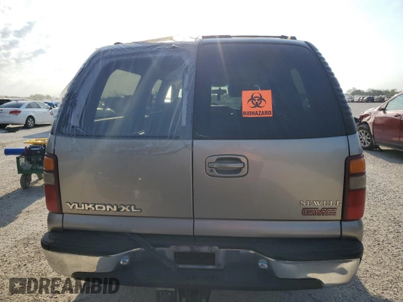 2001 GMC Yukon XL SLT with VIN 3GKEC16T51G224936, listed as a Copart auction lot 65382124 with 243,516 mi miles and Salvage Title. Bid and sale history available at carsss.com. Image 6.