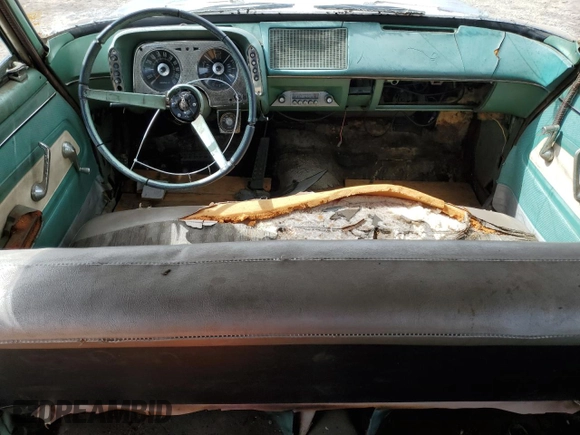 1960 Plymouth Valiant z VIN 1307117456, wystawiony jako Copart lot #48976045 z przebiegiem 20 241 mil mil oraz Czysty tytuł • Clean title. Historia ofert i sprzedaży dostępna na DreamBid. Obrazek 8.