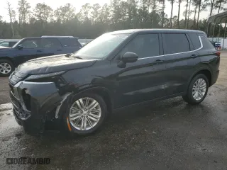 2024 Mitsubishi Outlander ES with VIN JA4J3UA80RZ031775, listed as a Copart auction lot 82340404 with 32,112 mi miles and Salvage Title. Bid and sale history available at carsss.com. Image 1.