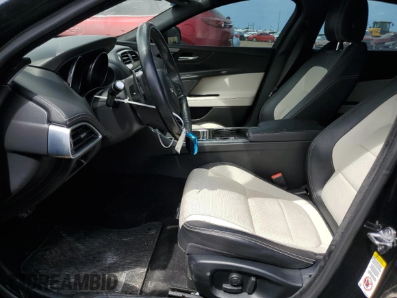 2017 Jaguar XE 35t R-Sport z VIN SAJAL4BV1HA967185, wystawiony jako Copart lot #66527464 z przebiegiem 55 510 mil mil oraz Nie do naprawy • Non repairable. Historia ofert i sprzedaży dostępna na DreamBid. Obrazek 7.