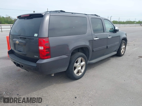 2011 Chevrolet Suburban LT with VIN 1GNSCJE03BR255374, listed as a IAAI auction lot 41909327 with 279,698 mi miles. Bid and sale history available at carsss.com. Image 4.