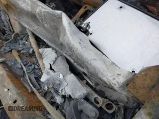2020 Ford Escape SE z VIN 1FMCU9G69LUB18587, wystawiony jako IAAI lot #41463397 z przebiegiem Nie podano mil oraz . Historia ofert i sprzedaży dostępna na DreamBid. Obrazek 9.