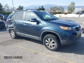 2011 Kia Sorento LX with VIN 5XYKT4A29BG135451, listed as a IAAI auction lot 41847012 with 200,328 mi miles. Bid and sale history available at carsss.com. Image 1.