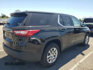 2018 Chevrolet Traverse LS z VIN 1GNERFKW5JJ255102, wystawiony jako Copart lot #56252255 z przebiegiem 82 385 mil mil oraz Szkoda całkowita • Salvage title. Historia ofert i sprzedaży dostępna na DreamBid. Obrazek 3.