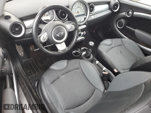 2007 MINI Hardtop S with VIN WMWMF73547TL87545, listed as a Copart auction lot 49746305 with 84,463 mi miles and Clean Title. Bid and sale history available at DreamBid. Image 8.