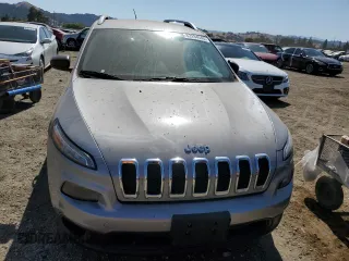 2015 Jeep Cherokee Sport z VIN 1C4PJLABXFW620213, wystawiony jako Copart lot #63294545 z przebiegiem 272 522 mil mil oraz Czysty tytuł • Clean title. Historia ofert i sprzedaży dostępna na DreamBid. Obrazek 5.