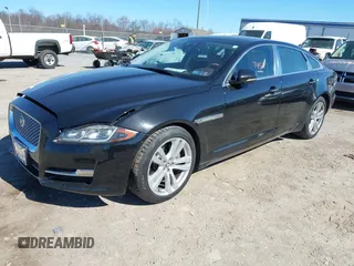 2018 Jaguar XJ Portfolio z VIN SAJWJ2GD2J8W13463, wystawiony jako IAAI lot #41897451 z przebiegiem 70 448 mil mil oraz . Historia ofert i sprzedaży dostępna na DreamBid. Obrazek 17.