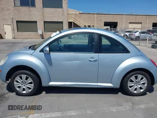 2010 Volkswagen Beetle with VIN 3VWRG3AG8AM013672, listed as a IAAI auction lot 42560543 with 73,258 mi miles and . Bid and sale history available at DreamBid. Image 14.