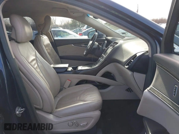 2017 Lincoln MKX Select with VIN 2LMPJ8KR9HBL25391, listed as a IAAI auction lot 41501001 with 101,696 mi miles. Bid and sale history available at carsss.com. Image 5.