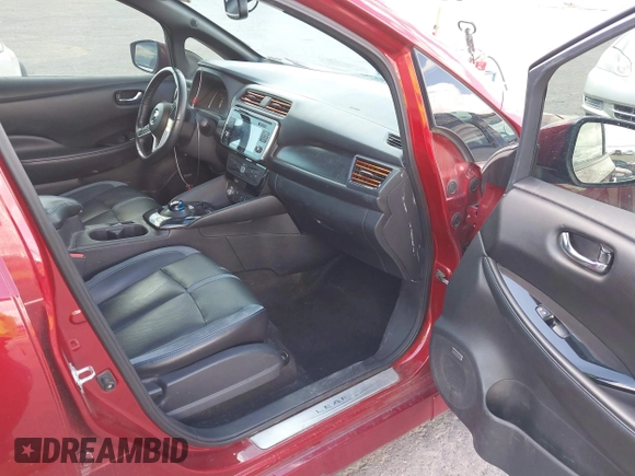 2019 Nissan LEAF SV z VIN 1N4AZ1CP7KC303423, wystawiony jako IAAI lot #42217532 z przebiegiem 67 992 mil mil oraz . Historia ofert i sprzedaży dostępna na DreamBid. Obrazek 5.