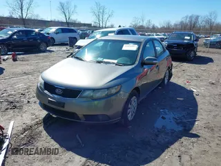 2010 Kia Forte EX z VIN KNAFU4A2XA5836941, wystawiony jako IAAI lot #41812507 z przebiegiem 186 638 mil mil oraz . Historia ofert i sprzedaży dostępna na DreamBid. Obrazek 17.